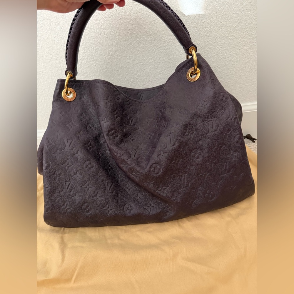 Louis Vuitton Artsy Hobo Shoulder Bag - Picture 6 of 12